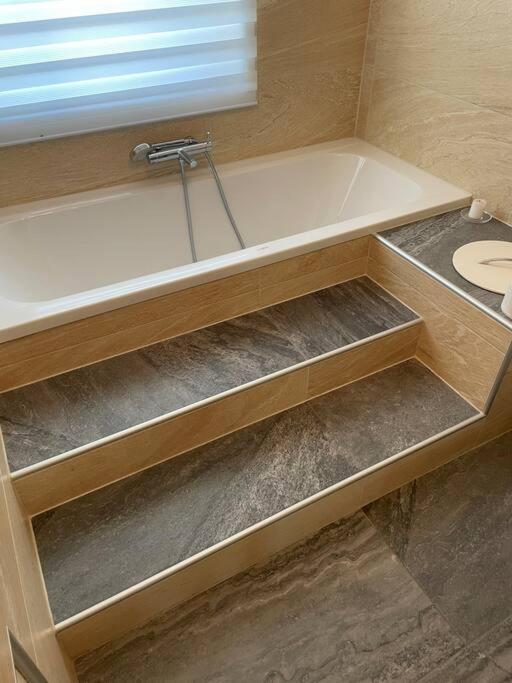Moderne Wohnung Mit Stil Gross Gerungs Eksteriør billede